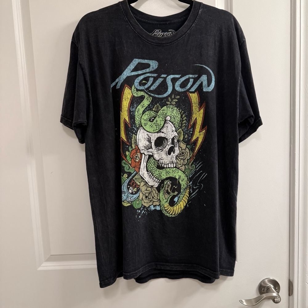 POISON Skull Snake Concert Band Tee Black T Shirt Size M Faded Look *Description